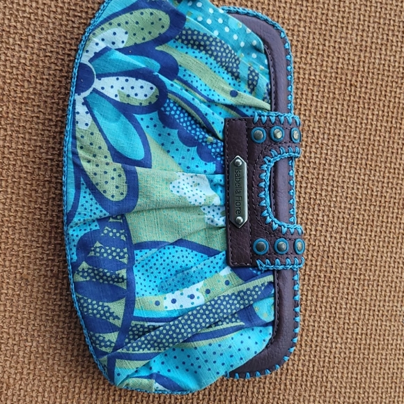 Clutch - Picture 2 of 2